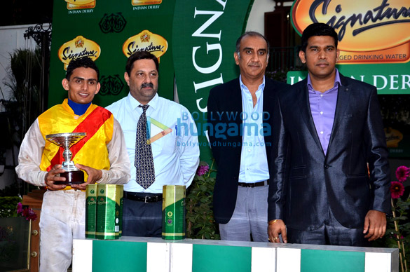 kangna ranaut vijay mallya at mcdowell signature indian derby 2015 7