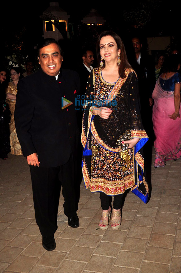 madhuri dixit anil kapoor nita ambani snapped at hindujas bash 4