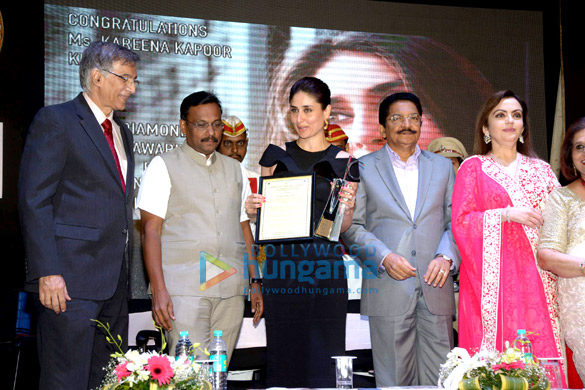 kareena kapoor khan abhishek bachchan grace k c diamond league awards 2