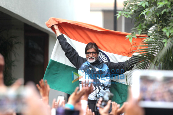 amitabh bachchan snapped celebrating indias victory over pakistan 2
