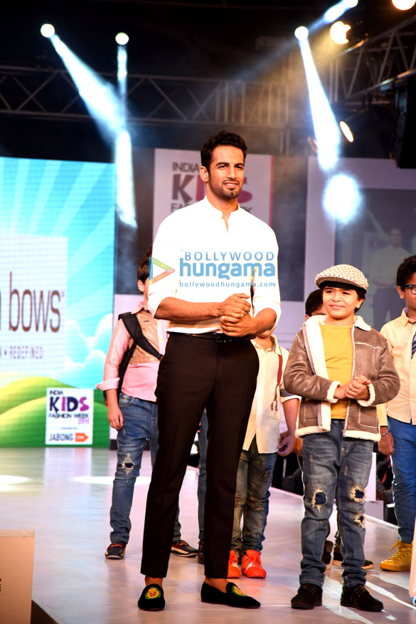 upen patel walks the ramp at india kids fashion week 2015 5
