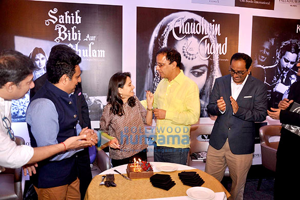 farhan akhtar vidhu vinod chopra at guru dutts screenplays book launch 3