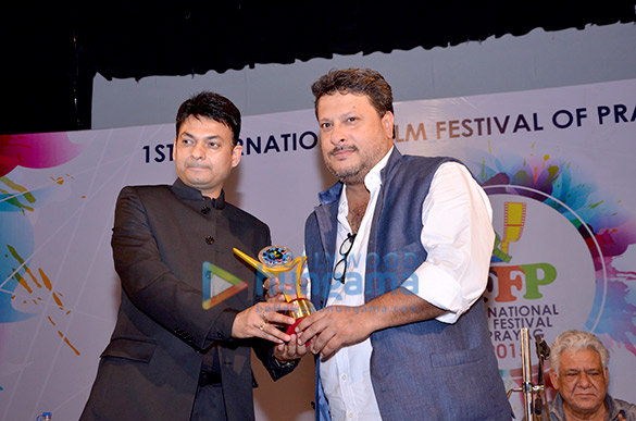 om puri awarded with the lifetime achievement award at iffp 2015 9
