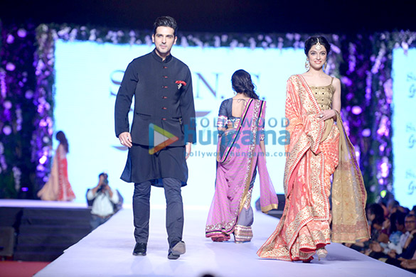 aamir khan sonakshi sinha walk at cpaas fashion show 7