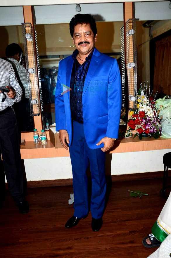 ravindra jain celebrates his 71st birthday with friends and fans 11