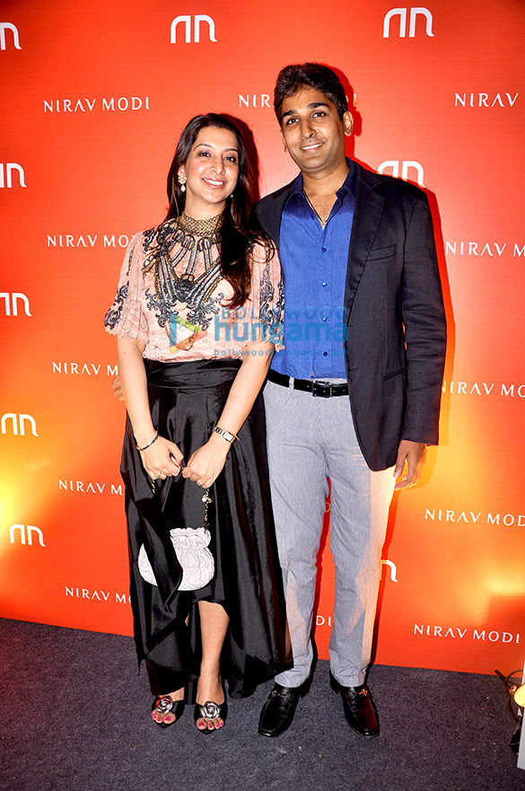 lisa haydon graces the launch of nirav modis flagship boutique in mumbai 10