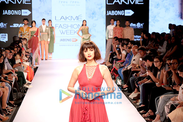aditi rao hydari walks the ramp for frou frou at lakme fashion week 2015 6