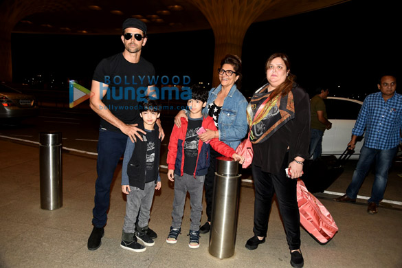 hrithik roshan leaves for maldives on family vacation 2