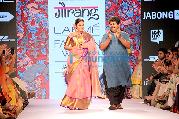 vidya balan walks for gaurang at lakme fashion week 2015 3