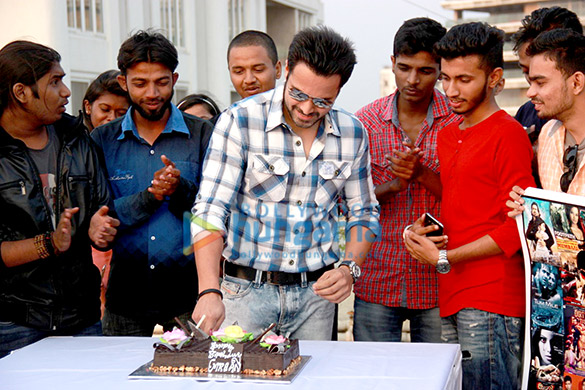 emraan hashmi celebrates his birthday with fans 4