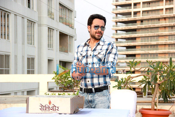 emraan hashmi celebrates his birthday with fans 8