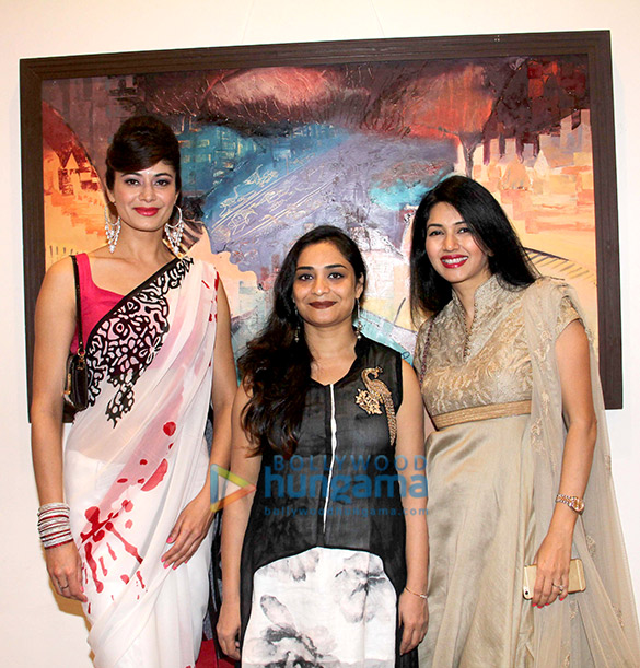 pooja batra deepti bhatnagar grace rekha ranas art collection show benaras to bombay romancing with art 4