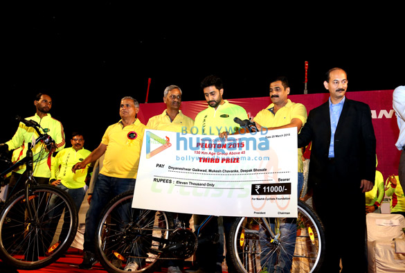 abhishek bachchan graces the prize distribution ceremony of peloton 2015 in nashik 7