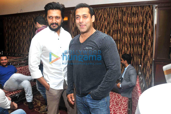 aamir khan salman khan farhan akhtar riteish deshmukh raj thackeray meet to discuss a better mumbai 4