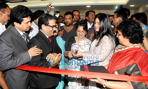 kajol tanuja inaugurate surya mother child care hospital 3