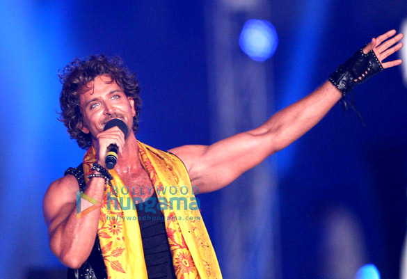 hrithik roshan shahid kapoor anushka sharma perform at the opening ceremony of ipl 2015 18