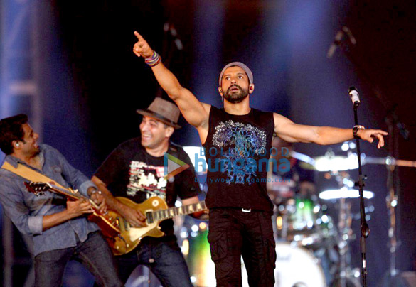 hrithik roshan shahid kapoor anushka sharma perform at the opening ceremony of ipl 2015 32