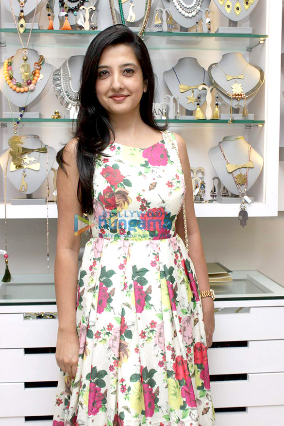 celebs snapped at the minerali store 8