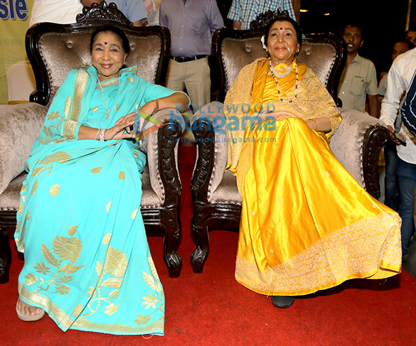 unveiling of sharad pawar asha bhosles wax statue at mca lounge 6