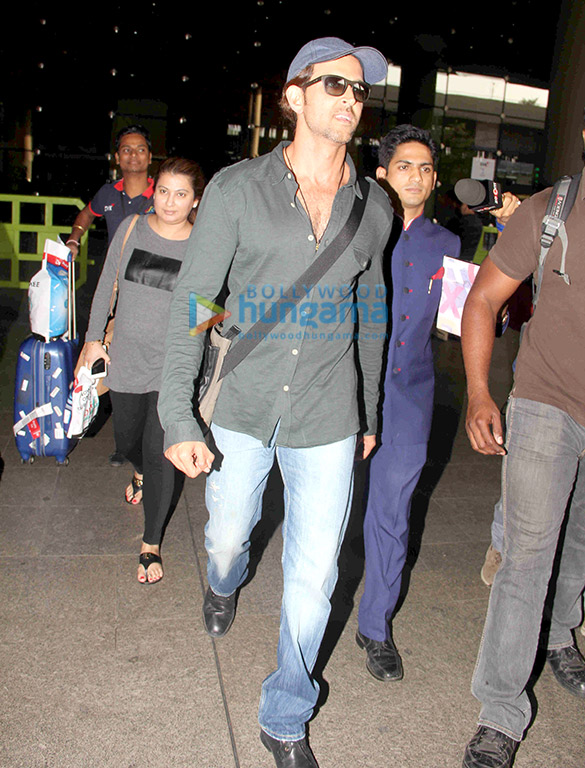 hrithik roshan snapped at the international airport terminal 4
