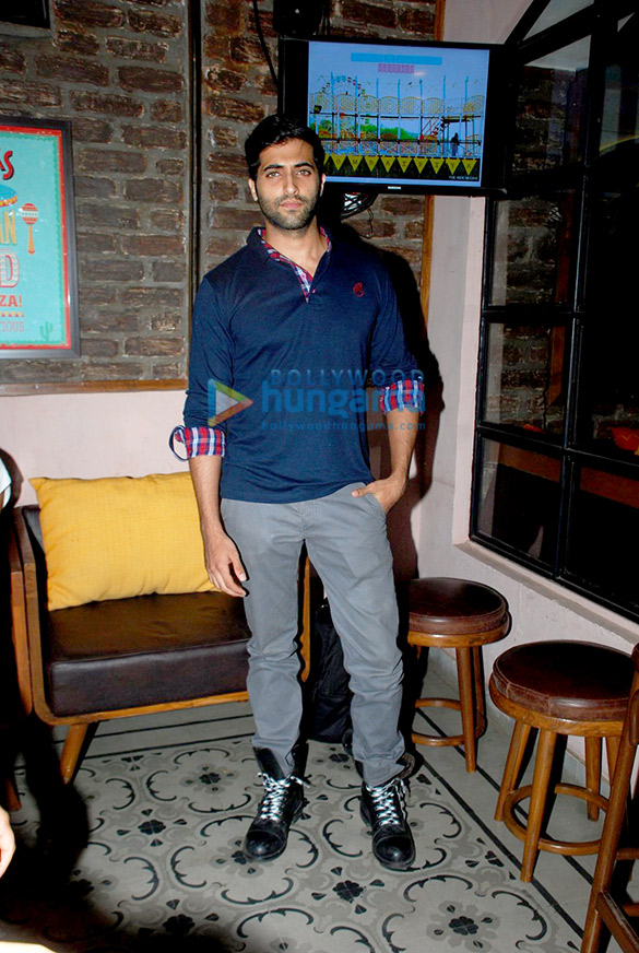 siddhant kapoor radhika apte akshay oberoi grace the launch of bombairiya 6