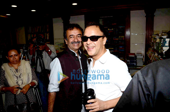 rajkumar hirani vidhu vinod chopra r madhavan sharman joshi at anushka joshis book launch 11