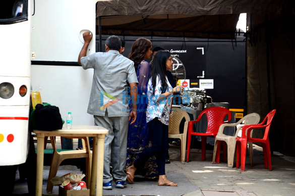 sonakshi sinha snapped on the sets of a movie shoot 4