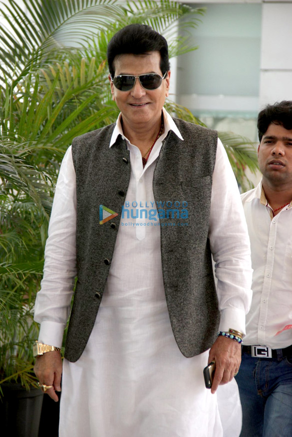 hema malini jeetendra paresh rawal gulshan grover gauahar khan snapped at the domestic airport 3