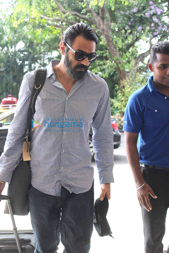 arjun rampal snapped with his new bearded look at the airport 4