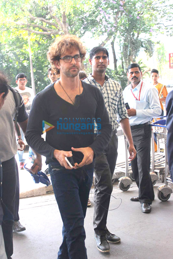hrithik roshan arjun kapoor others snapped at the domestic airport 2