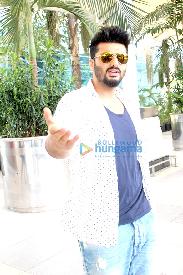 hrithik roshan arjun kapoor others snapped at the domestic airport 3