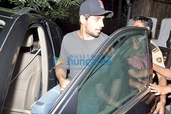 sidharth malhotra snapped outside hakim aalims 3