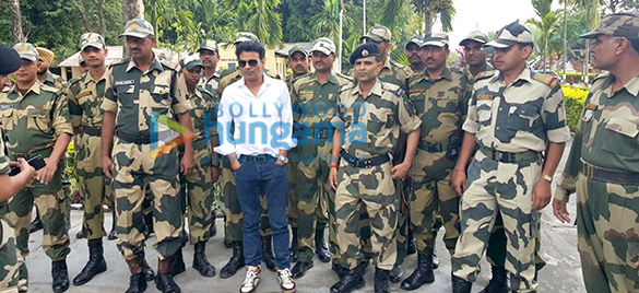 manoj bajpayee visits an army camp in siliguri 3