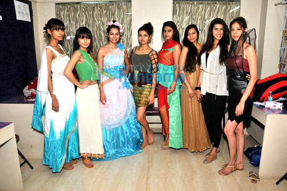 celebs grace the preview of fittings for the fashion show vibrance 2015 4