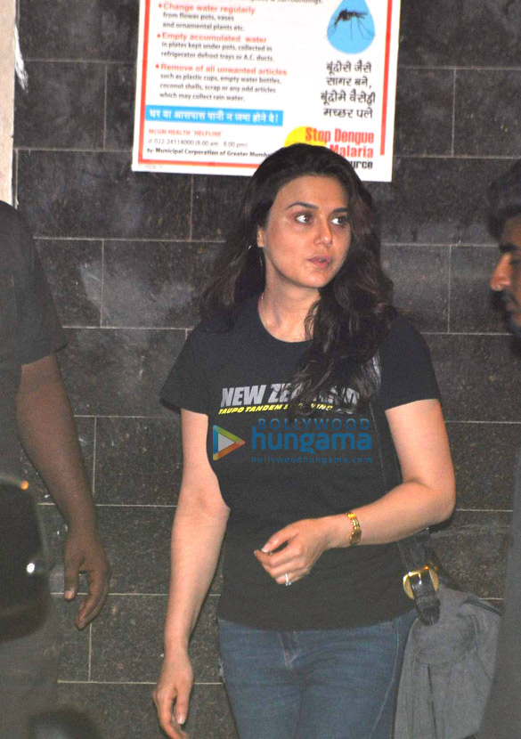 salman khan returns home on bail 4