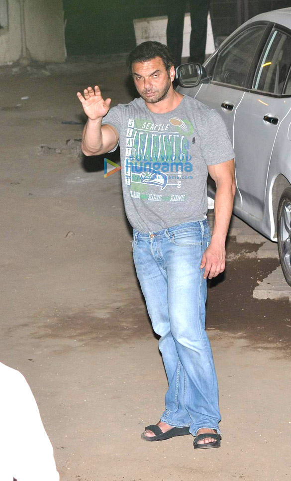 salman khan returns home on bail 7