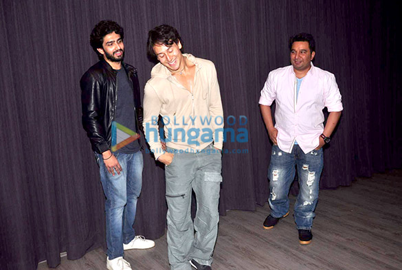 tiger shroff promotes the music video zindagi aa raha hoon main 4