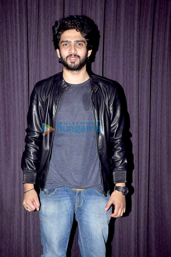 tiger shroff promotes the music video zindagi aa raha hoon main 11