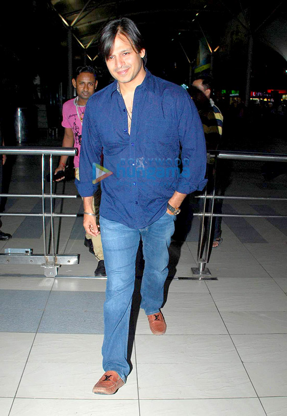 vivek oberoi snapped at the domestic airport 2