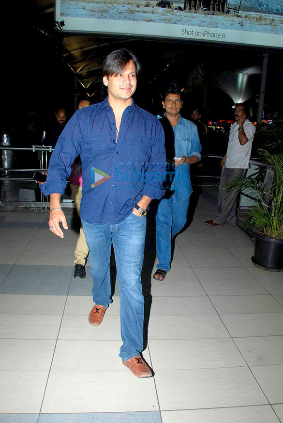 vivek oberoi snapped at the domestic airport 6