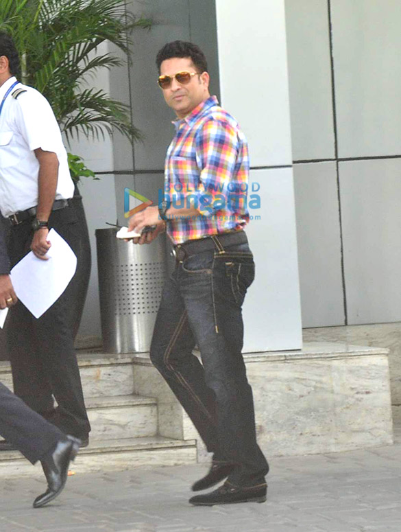 vidhu vinod chopra sachin tendulkar snapped before they left in a private plane for ipl finals 2