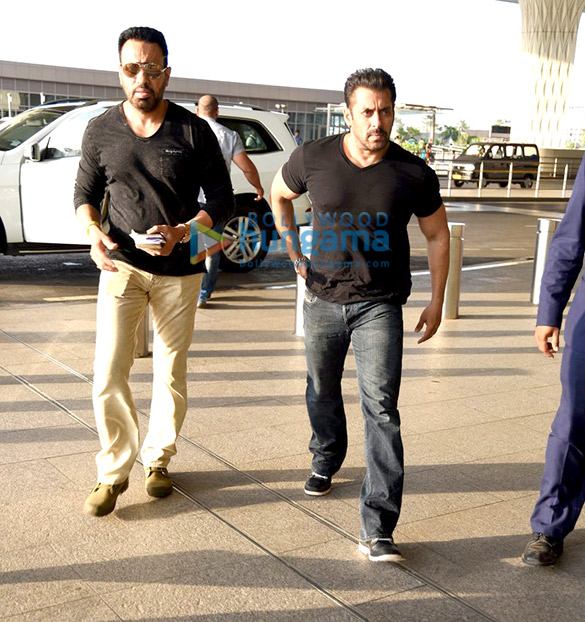 salman khan snapped leaving for aiba in dubai 8