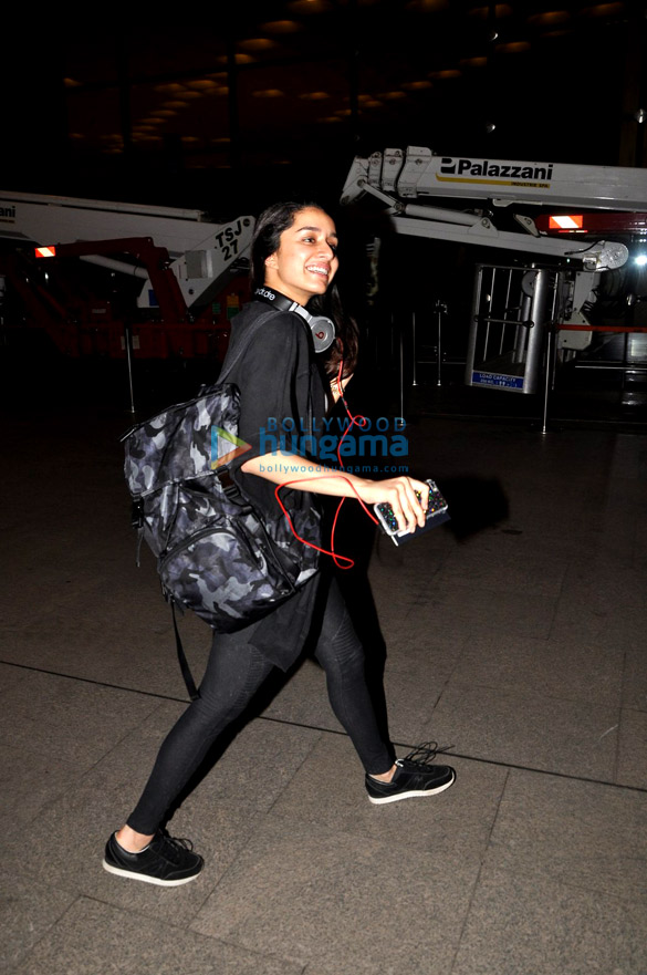 varun dhawan shraddha kapoor leave for aiba 7