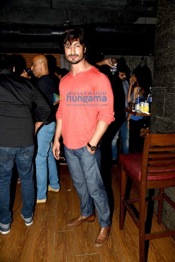 celebs grace amit sadhs birthday bash 6
