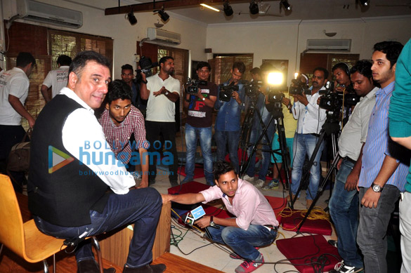 boman irani visits anupam khers acting classes 5
