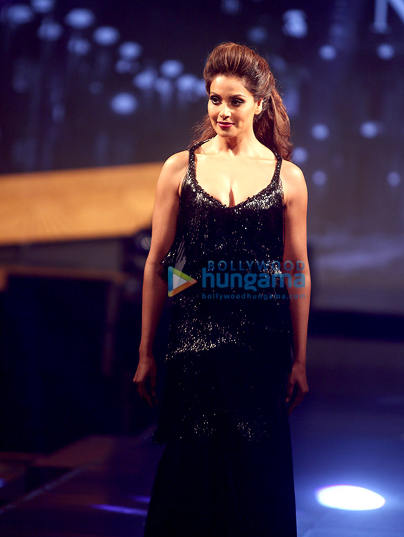 celebs walk the ramp at the iifa 2015 fashion extravaganza 9