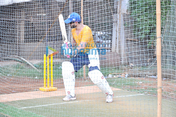 saif ali khan kunal khemu snapped playing cricket 15