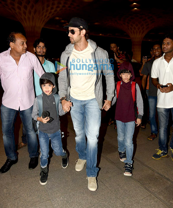 hrithik roshan flies off on a holiday to south africa with kids 7