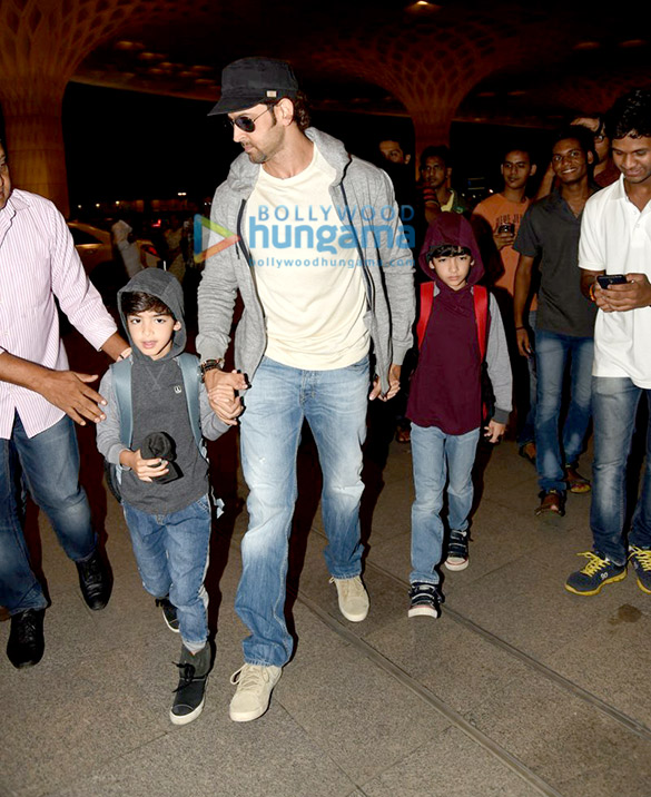 hrithik roshan flies off on a holiday to south africa with kids 6