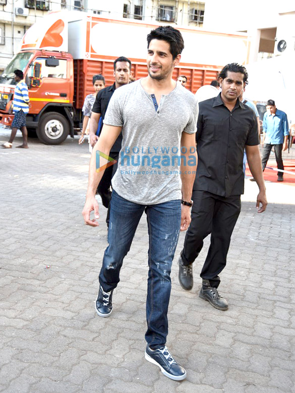 akshay kumar sidharth malhotra snapped at mehboob studio 5